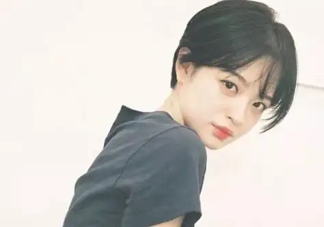 短发女学生发型都是怎么梳,这么剪流行短发发型绝对达标_女生扫一扫