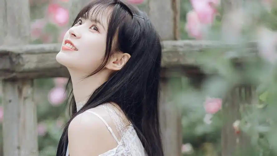 出尘脱俗的养眼美女-美女壁纸 - 壁纸家