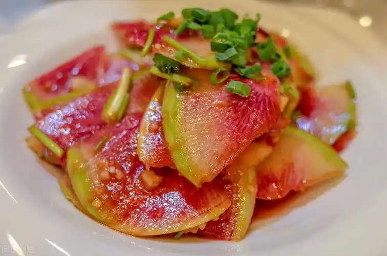 不起眼的食材也可以很美味,炝拌萝卜皮,做法简单,美味下饭