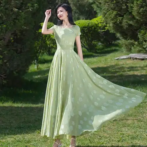 浅绿色方领连衣裙2022年新款夏季波西米亚长裙飘逸减龄雪纺大摆裙