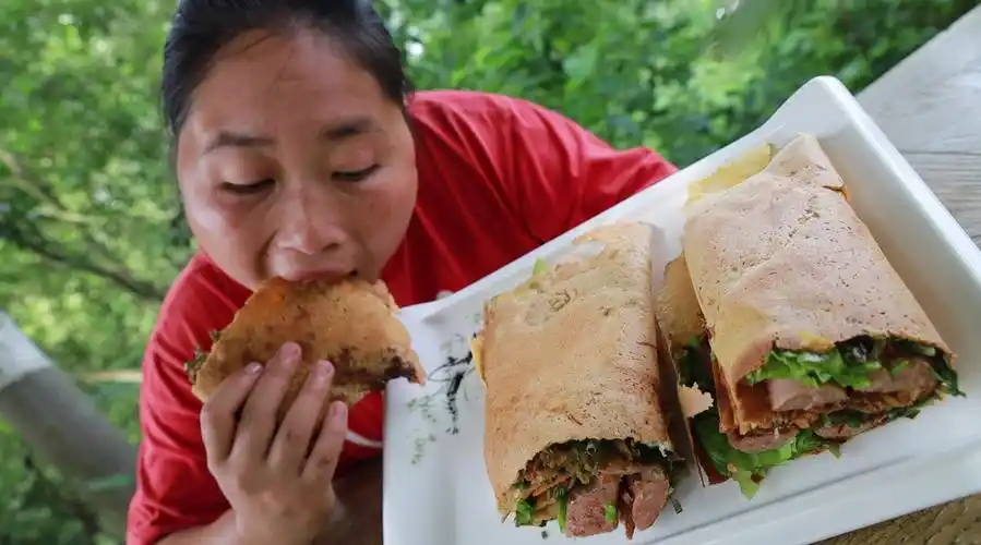 我不喜欢吃脆皮的转发@陈说美食胖妹:. 来自闲与仙人扫落花- - 微博