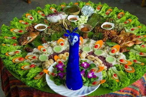 西双版纳,一个把摄影师逼疯的地方不用筷子不用碗,直接用手抓来吃,粘