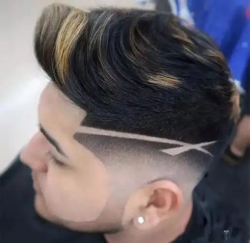 2019春季男士发型刻痕头让你帅的不一般人群中独特的存