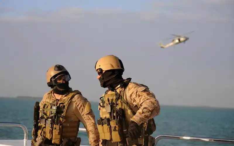 《勇者行动》桌面壁纸 - 第2张