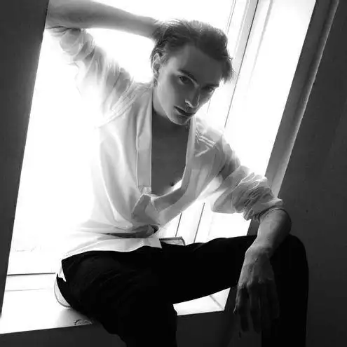 欧美型男肌肉黑白