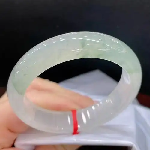 冰冰飘绿花贵妃手镯冰透起光