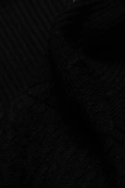 黑色高领纯色羊毛针织衫