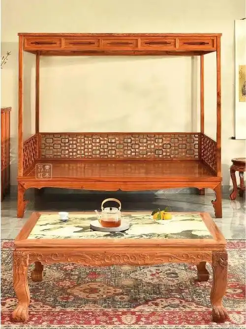 一款在拍卖会上拍出高价的架子床