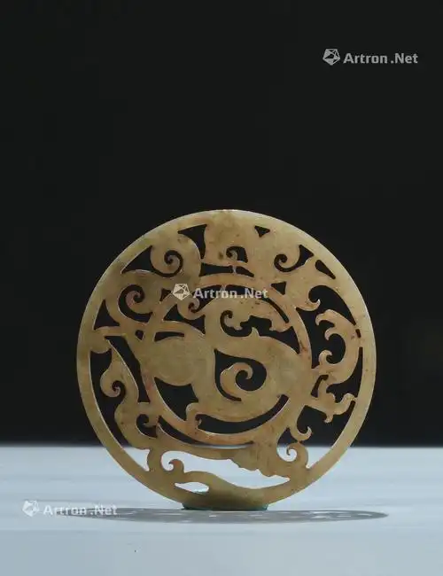 3472 汉 龙纹玉璧