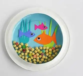 儿童手工创意制作纸餐盘子里面的海底世界儿童剪纸-查字典幼儿网