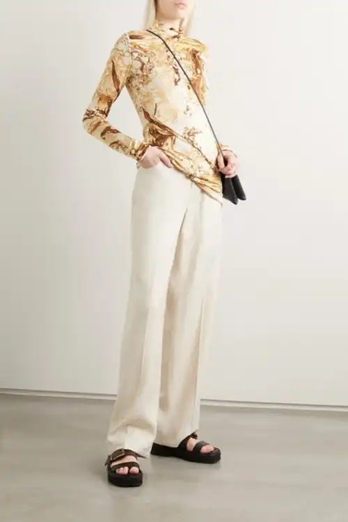 jil sander 这款大理石纹上衣灵感源自 60 年代盛行的迷幻艺术,以及