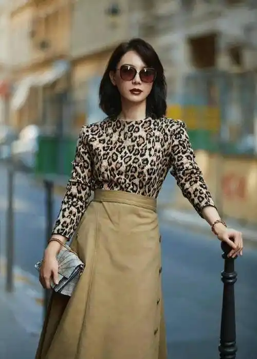 陈数才是中年女性穿搭模板,拼色大衣配小脚裤,简约又显气质_条纹_基础