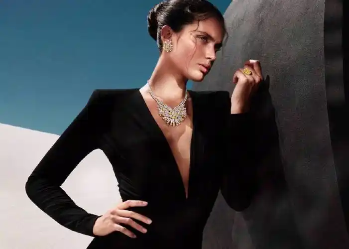 上游时尚|超模演绎夺目珠宝大片,纯美白钻和璀璨黄钻交相辉映