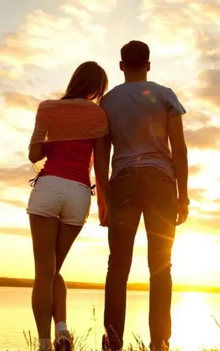 爱情壁纸 浪漫情侣户外写真壁纸