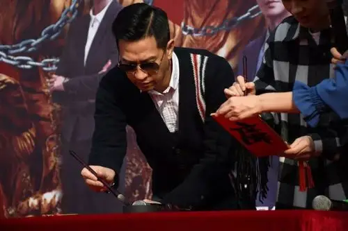 影帝渣渣辉(张家辉)和林嘉欣今天来中山了,现场人人人人.