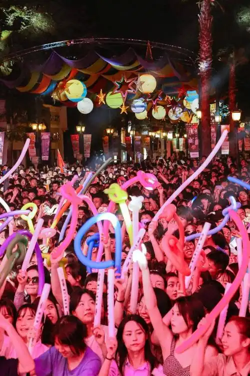 燃爆的动感音乐嗨翻夏夜上海欢乐谷ev电音节等你来嗨