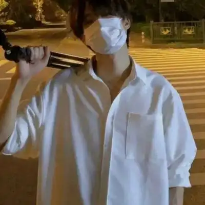 口罩男生侧脸帅气的真人头像
