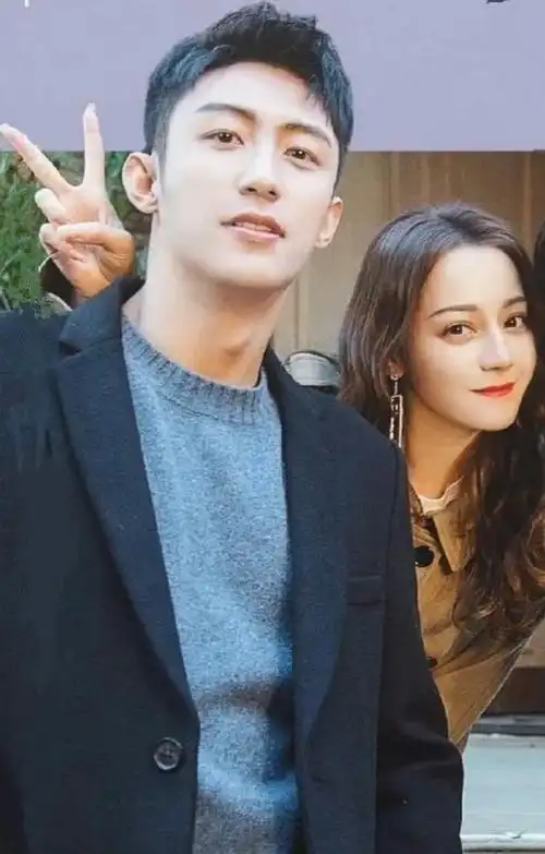 有网友发现,迪丽热巴工作室和黄景瑜7月12号的ip都在山东,热带鱼cp粉