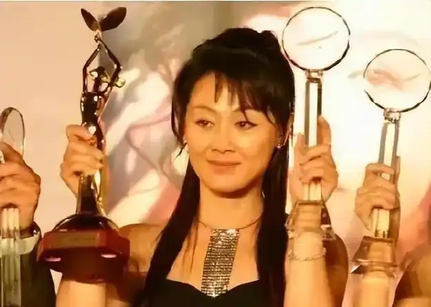 演员王姬成名背后的心酸和泪水虽然有儿有女却喜忧参半