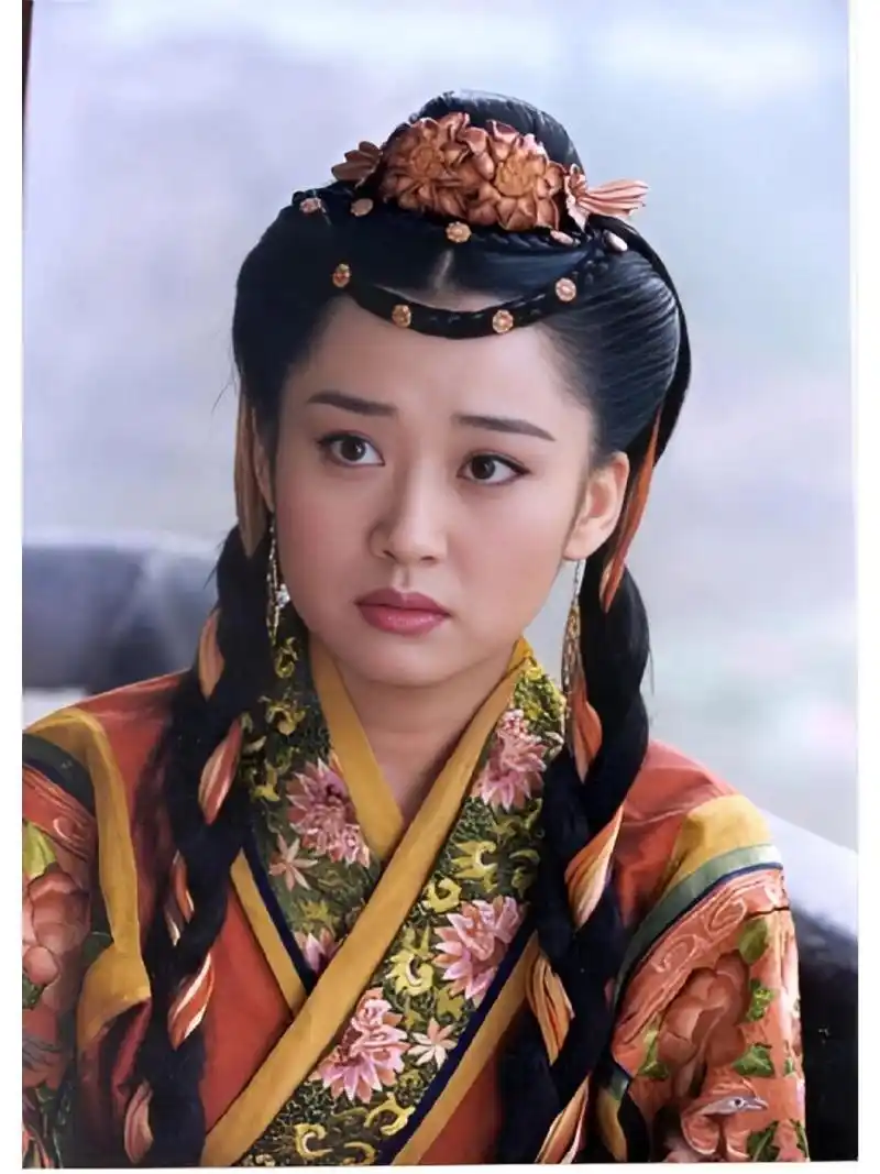 2001年张纪中执导的《笑傲江湖》剧照,许晴版任盈盈     676767