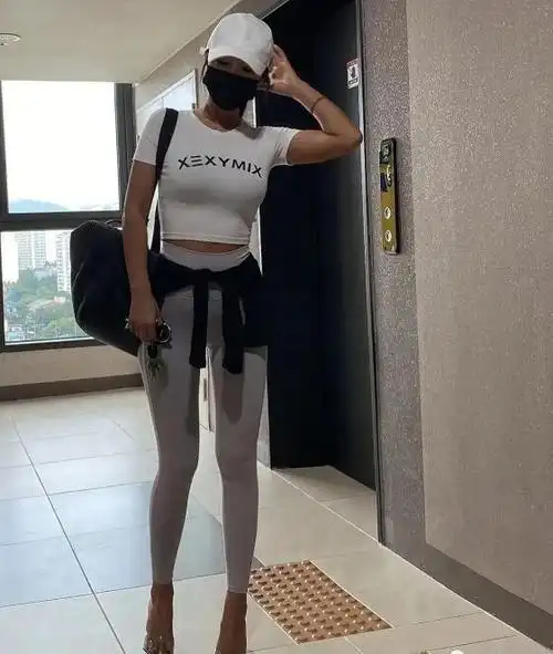 普拉提健身私教美女,颜值不低身材也不差,健身还是很管用!