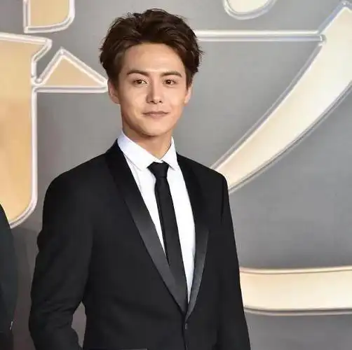 利用流量网暴路人?马天宇指控老人偷拍短裤女生,网友曝光真相