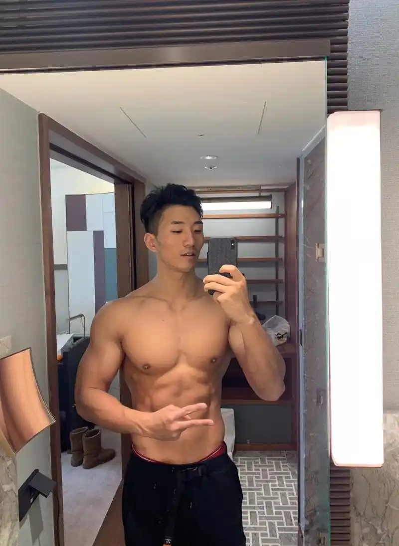 中国肌肉帅哥,健美黄金男模季军李茂鹏