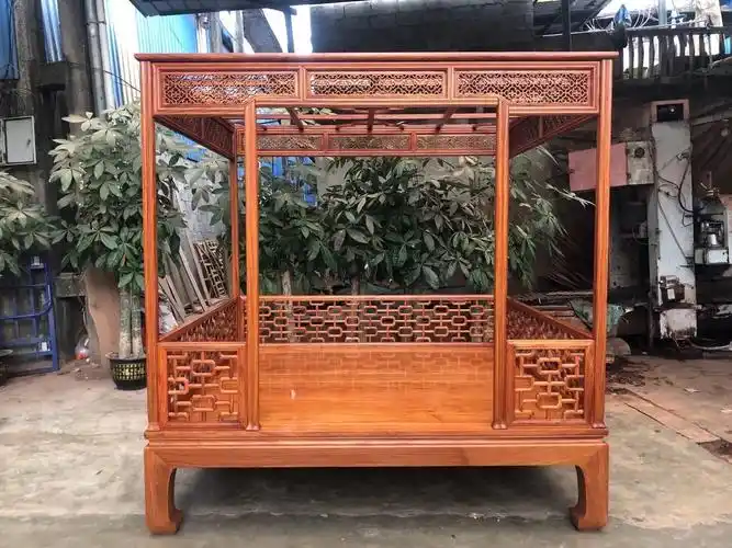 缅甸花梨六柱海棠纹架子床完工,上部床眉透雕梅花图案,围子雕十 - 抖
