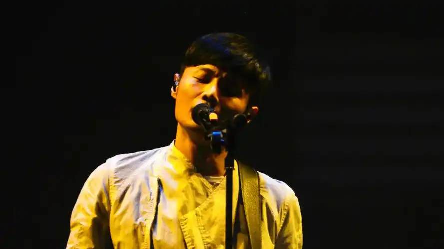 电脑壁纸 明星 大陆明星 歌手李荣浩帅气时尚写真