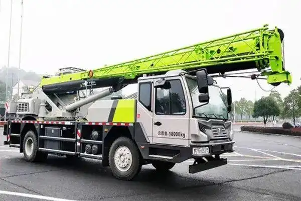 12t起重机中的豪车中联重科ztc121v451