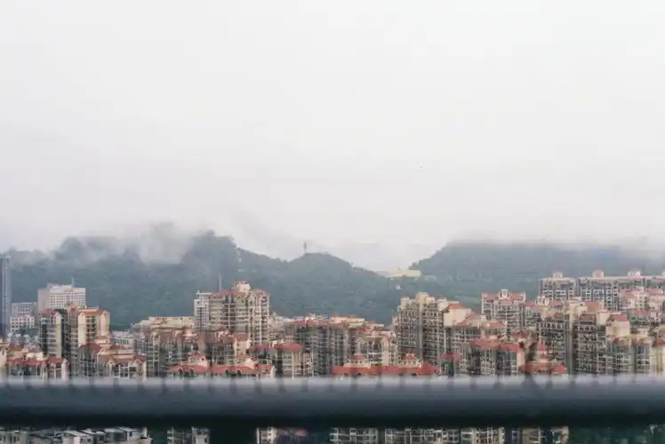 晴天阴天下雨天