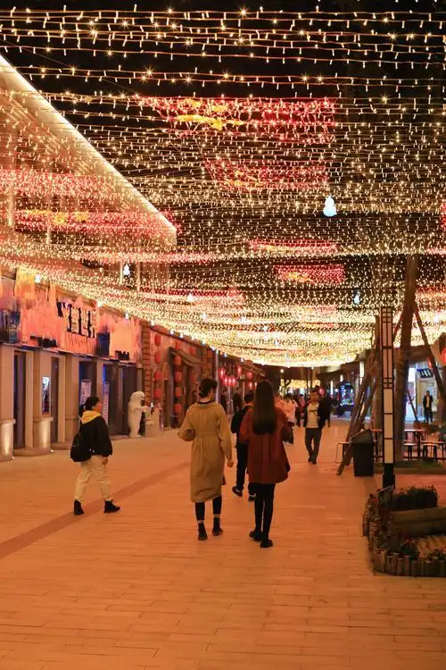 《洋湖水街——长沙网红打卡地》