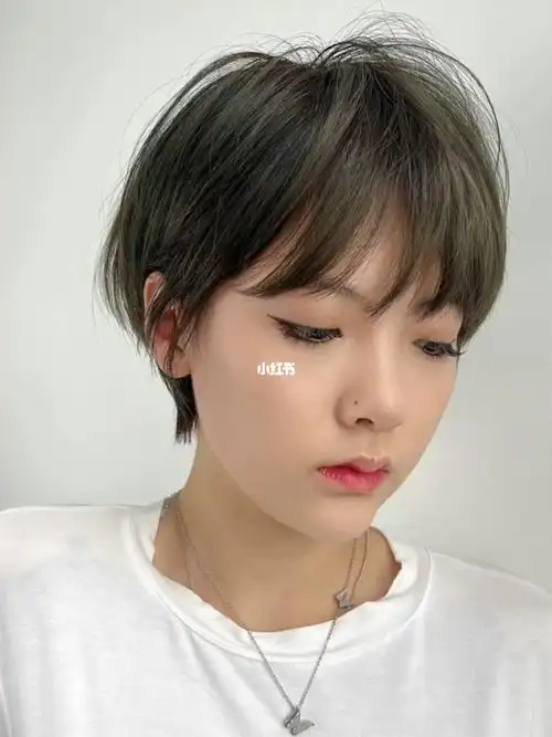 大奔发型定制  #深圳发型师  #根据脸型设计发型  #女生短发发