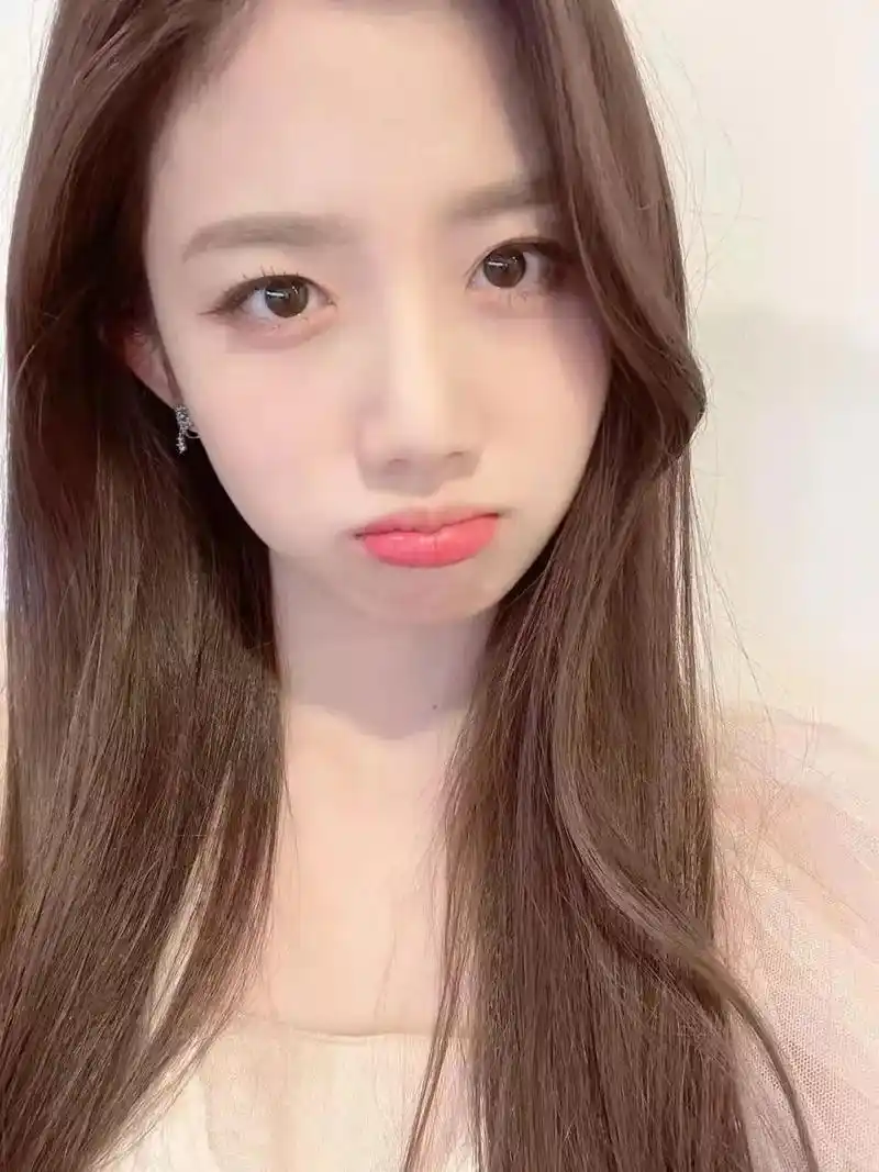 cherrybullet #崔裕珠  多看看门面心情就会变 - 抖音