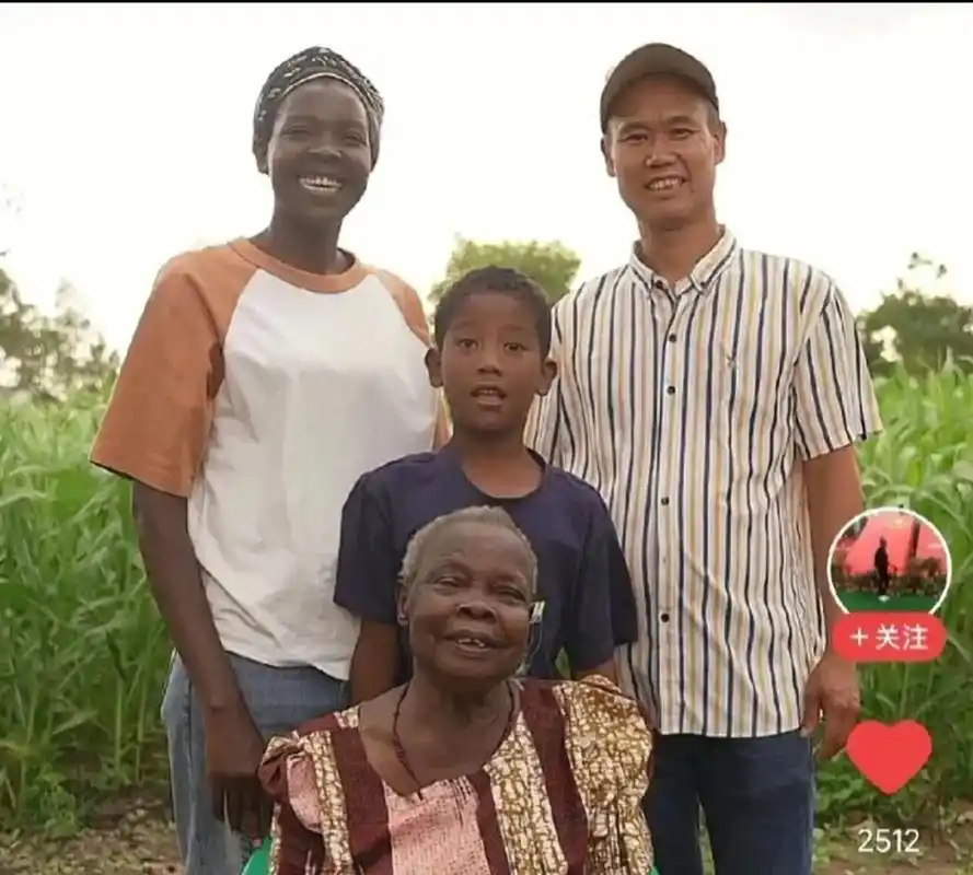 非洲媳妇rose家族大合照 吴子安的暑假即将结束,rose也即将回到丽水