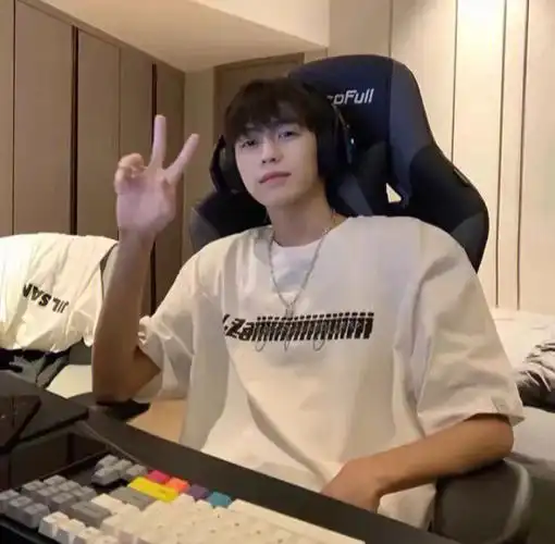 最好是来自湖北宜昌  最好是02  最好是狮子座  最好生日8.