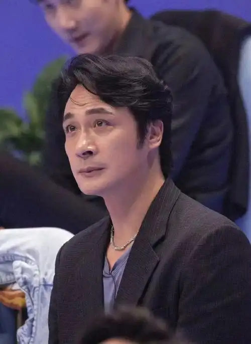 费曼宣传吴镇宇新电影入戏了##费曼说自己是darker