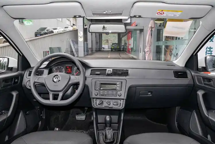 第二款轿车 大众桑塔纳