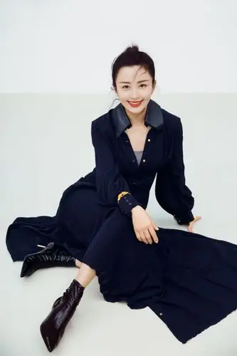 杨童舒质感写真曝光清冷气质演绎窒息之美