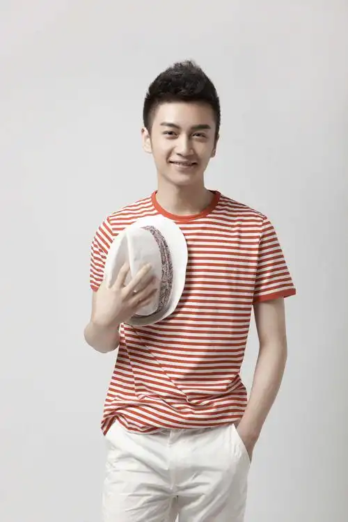 古装男神陈晓代言《圣王》 主演电影明日上映