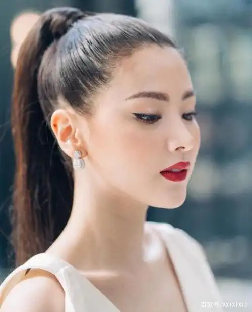 泰剧《初恋那件小事》相信很多人都有看过,里面的女主角小水清纯可爱