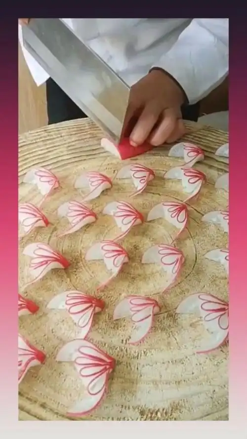 酒店专用摆盘雕花,其实很简单,两刀就能成型!