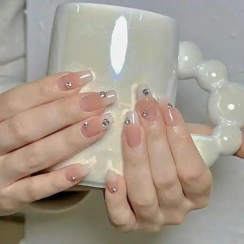 嘟嘟瓜美业网:夏日渐变美甲的正确打开方式,你get了吗?