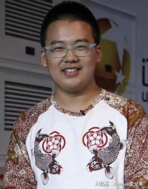 了解郭麒麟的朋友们都知道,他小时候也是个小胖子,后来亮相在大众视野