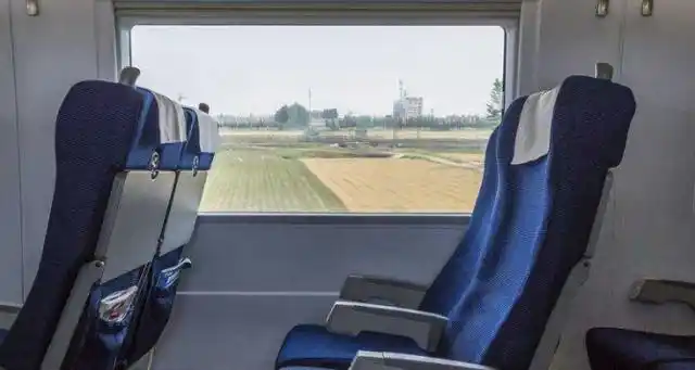 高铁abc哪个靠窗