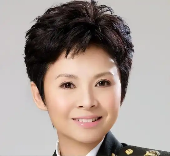 回顾董文华和初恋男友携手42年低谷时期丈夫不离不弃