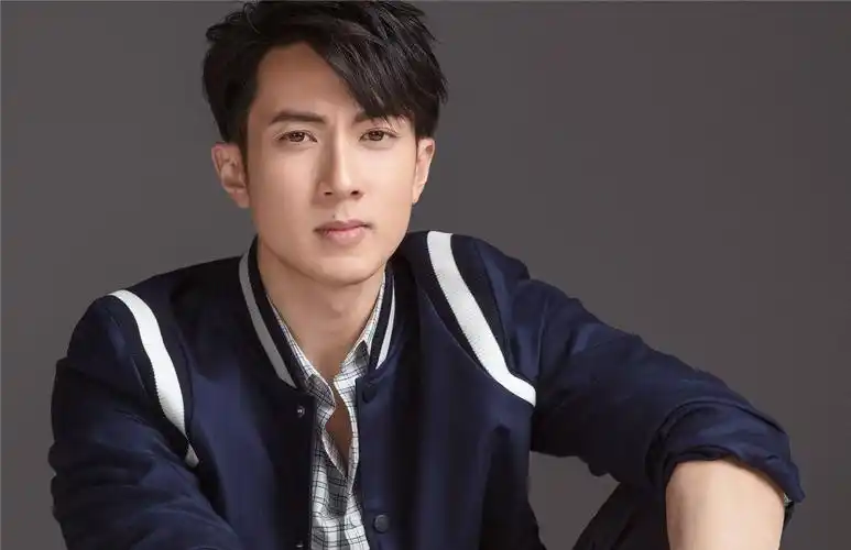 吴尊爸爸与妻子是初恋 而且17岁就已相识了