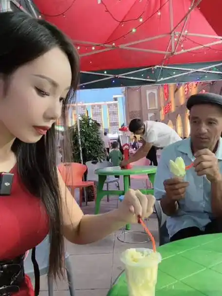 新疆冰淇淋看着就想吃#美食##旅行##新疆美食#小厨娘美食记的微博视频