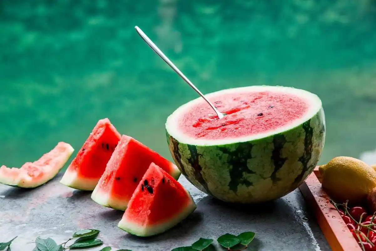 夏天吃西瓜要小心!这三种西瓜千万别吃,否则后果不堪设想!