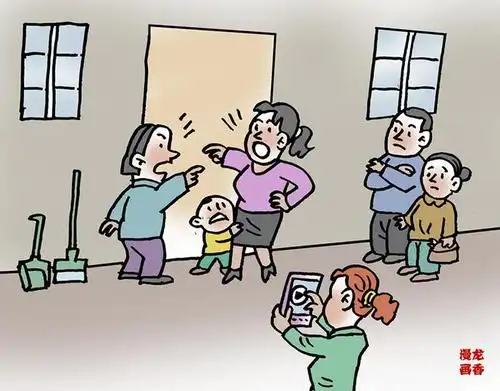 双语普法栏目95丨民法典与生活同行围观好奇凑热闹摄像自赏别网传